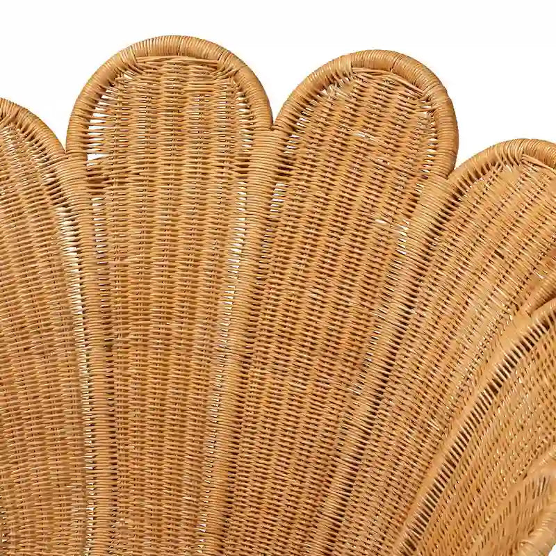 Chaise décorative en rotin fleuri miel