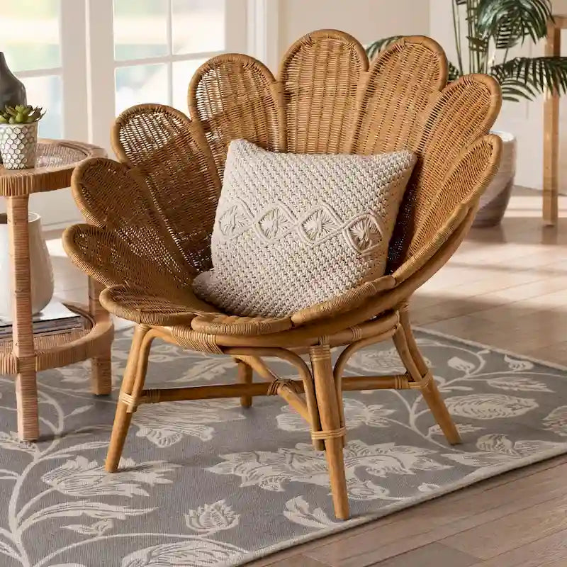 Chaise décorative en rotin fleuri miel